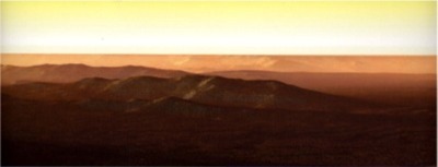 Le canyon de Valles Marineris vu du sol sur la plante Mars. Les paysages de la Terre au Premier Jour devaient avoir cet aspect.